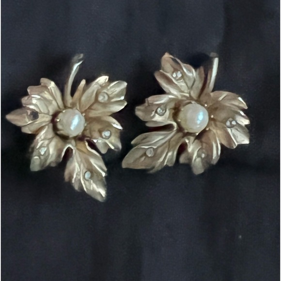 Vintage Coro Earrings - Picture 7 of 9